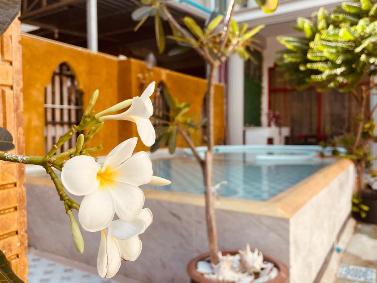 Mandala Beach Villa Jomtiean Pantai Jomtien Luaran gambar