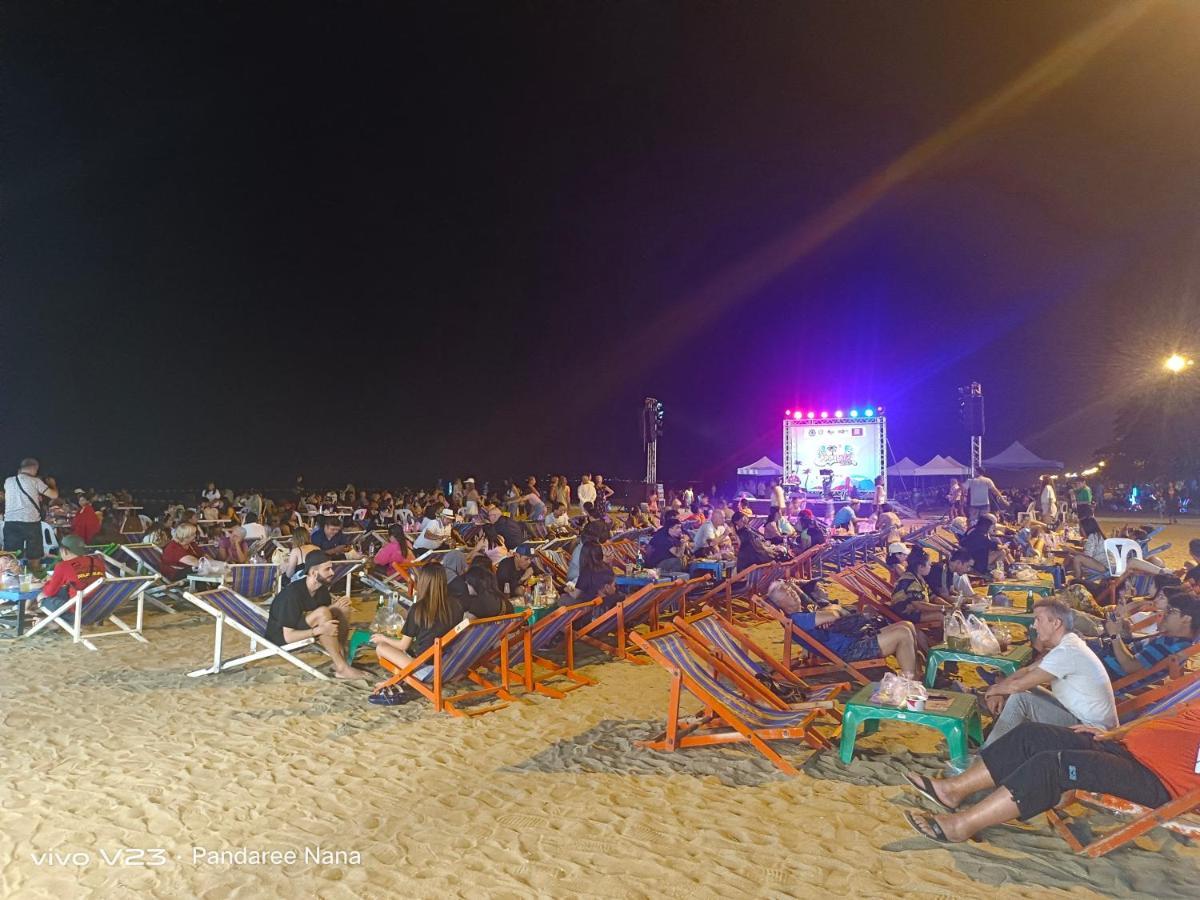 Mandala Beach Villa Jomtiean Pantai Jomtien Luaran gambar