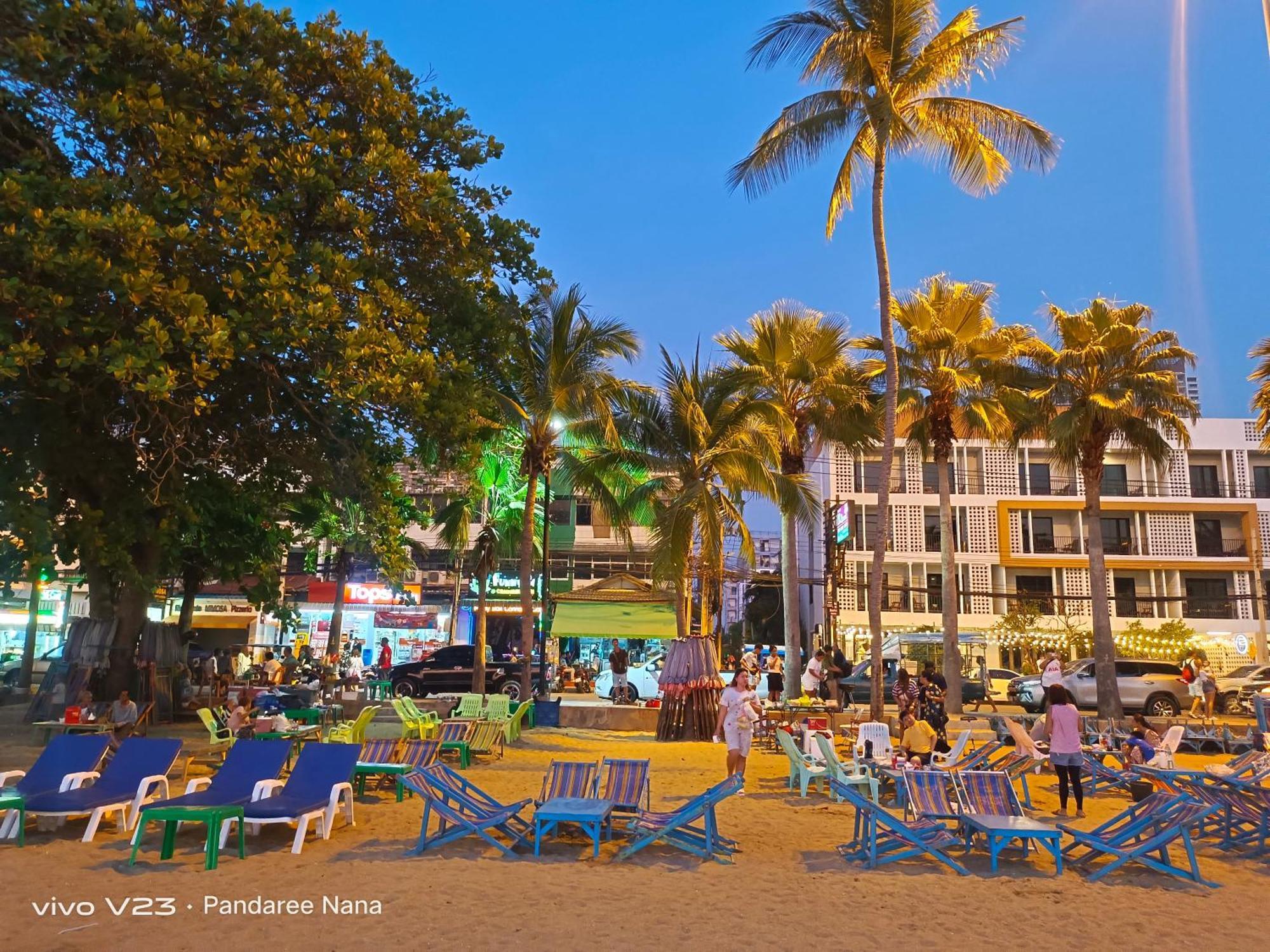 Mandala Beach Villa Jomtiean Pantai Jomtien Luaran gambar