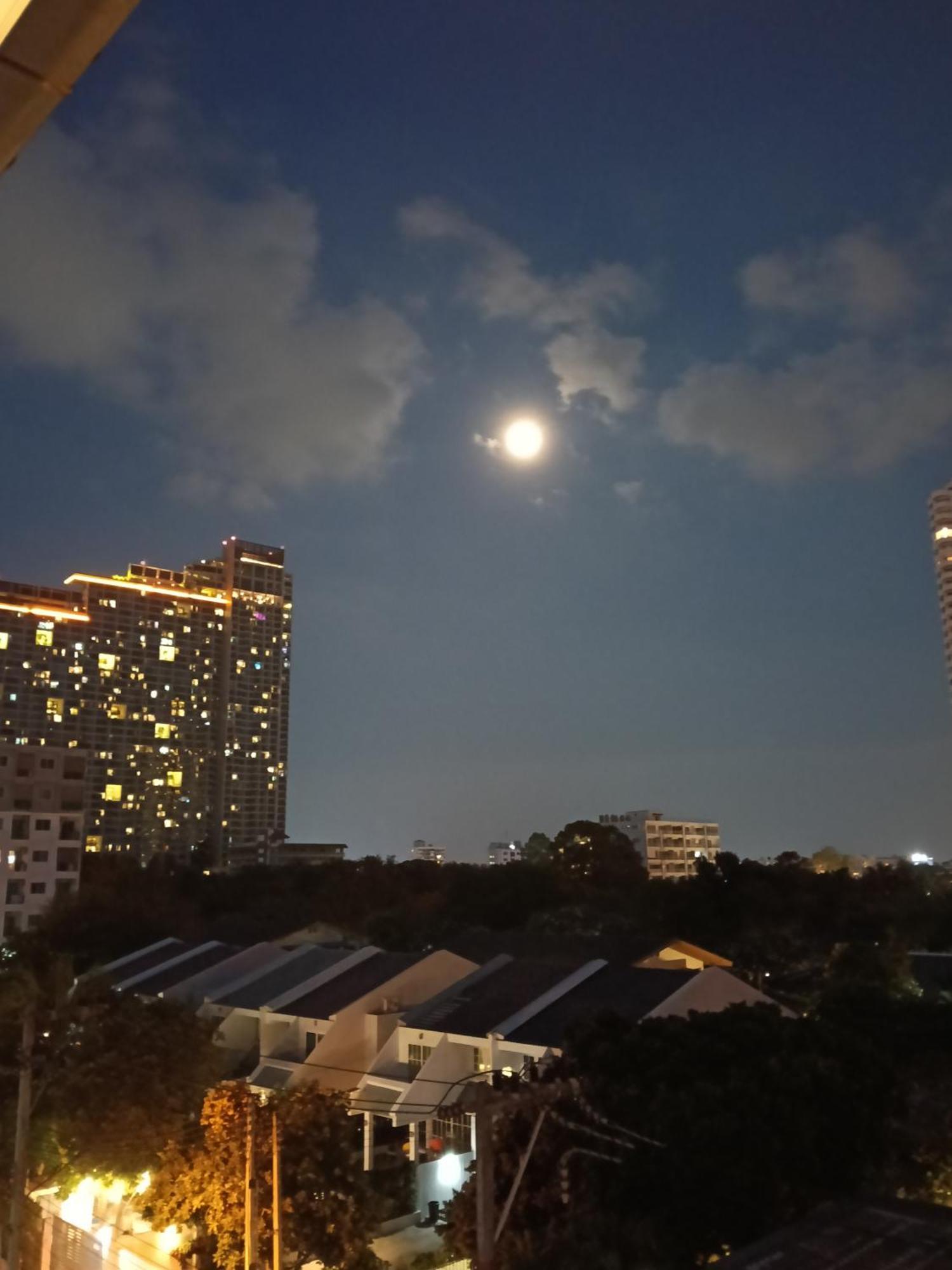 Mandala Beach Villa Jomtiean Pantai Jomtien Luaran gambar